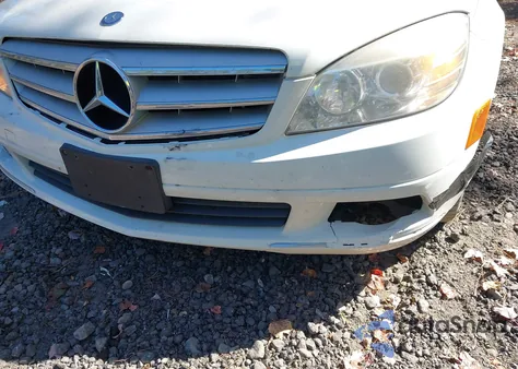 2008 Mercedes-Benz C 300 Luxury/Sport z USA, uszkodzony, nr VIN WDDGF54X48R039110